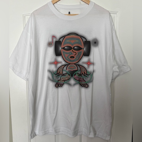 Bobby Radio XL Graphic Tee – Tribal Headphones Art Shirt, 9989 Airbrush Back - Picture 3 of 7